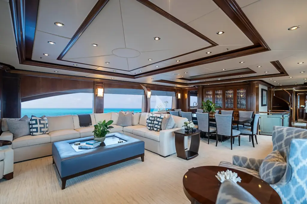 CAMILLE - Main Salon 