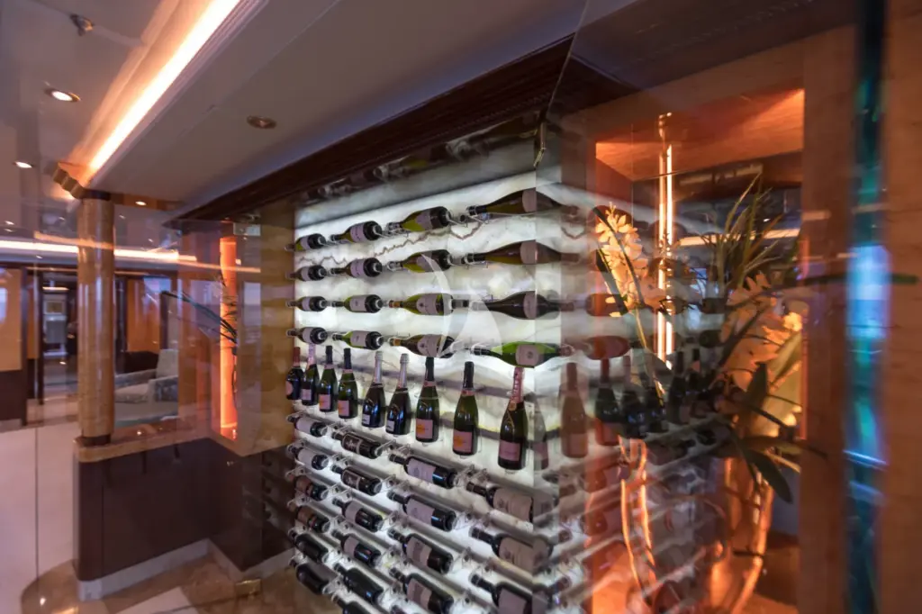 Lucky Lady wine & champagne collection