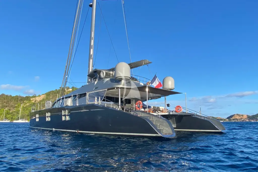 CARTOUCHE - At anchor