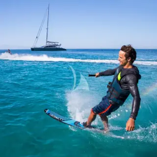 Water activity - é Stuart Pearce