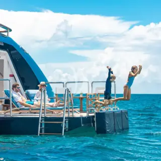 Beach club / swim platform