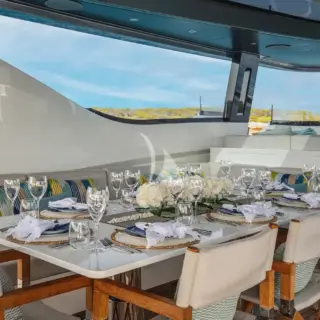 Sun deck dining