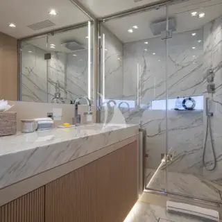 Guest cabin shower room en suite
