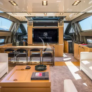 M/Y SILVER BREEZE Saloon 2