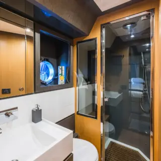 M/Y SILVER BREEZE Bathroom twin 1