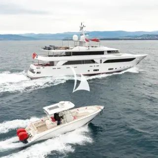 9.9m Boston Whaler 320 Outrage with 600hp outboard engines