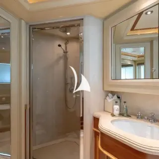 Guest bathrooms en suite