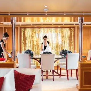 Main deck dining