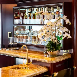 Main Salon Bar