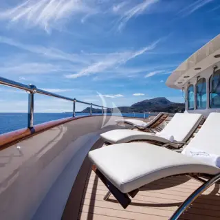 Sun deck forward