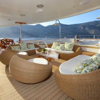 BRIDGE DECK AFT CONNECTS TO BAR