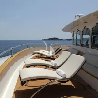 BRIDE FORWARD SEATING