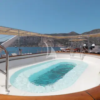 18 PERSON JACUZZI