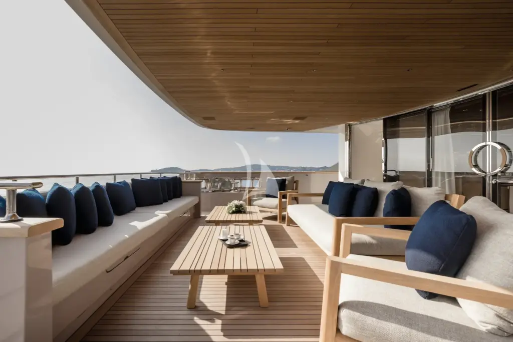 LES BRUXELLOIS - Main deck aft