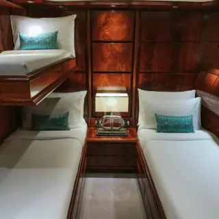 Twin with Pullman