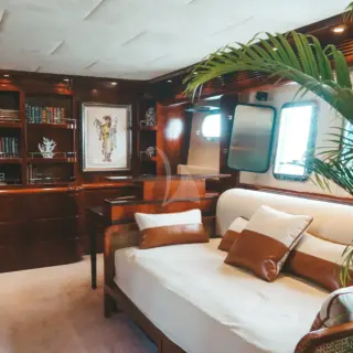 Master Lounge Area