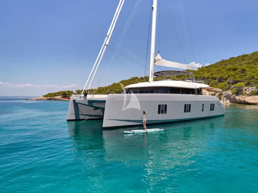 ABOVE & BEYOND - Exterior photo