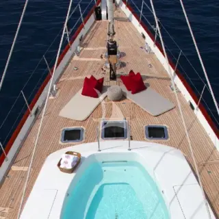 Jacuzzi on foredeck