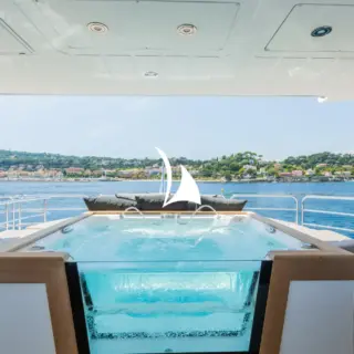 Jacuzzi on Sundeck