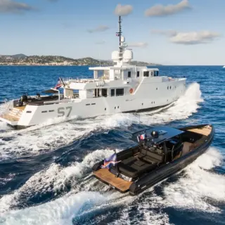 Chase boat alongside