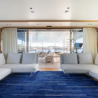 Upper Deck Skylounge II