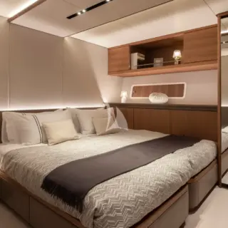 Lower deck double/twin cabin