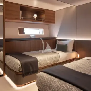 Lower deck double/twin cabin