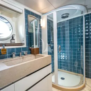 Guest En Suite Bath