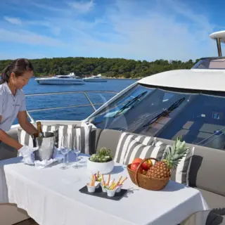 Seats and table in the bow