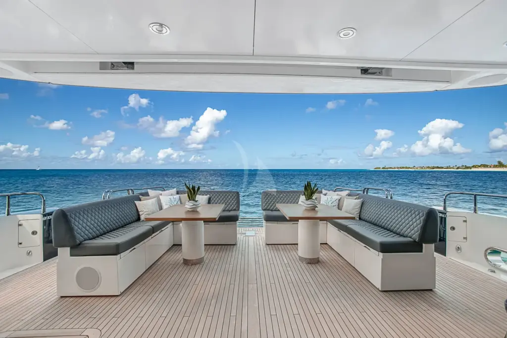 EVEREAST - Aft deck