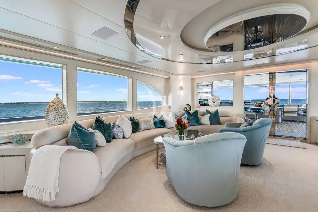 CUPCAKE - Main Salon Seating