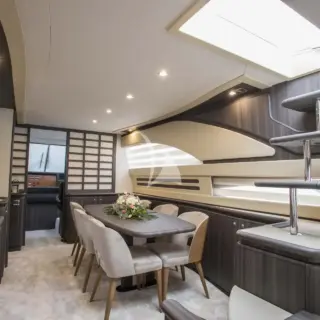 Salon & Dining area