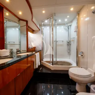 M/Y LADY YOUSRA Master En-suite