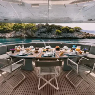 Aft Deck dining (2)