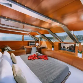 Main Deck Master Suite (1)