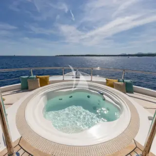 Jacuzzi on Sundeck