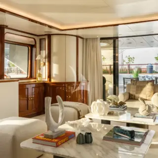 MAIN SALON