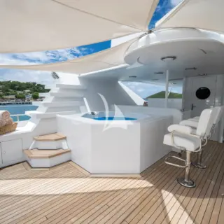 Sundeck Jacuzzi