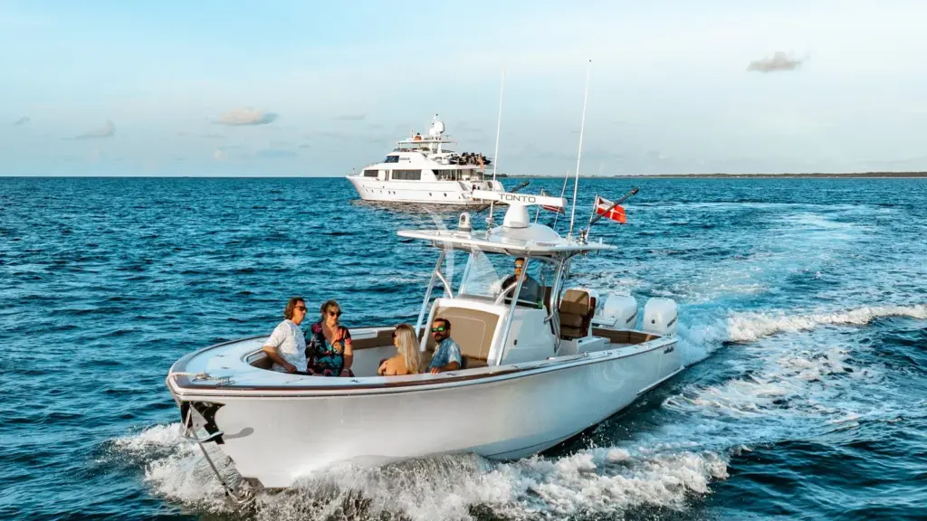 KEMOSABE - Arrival Day - Tender