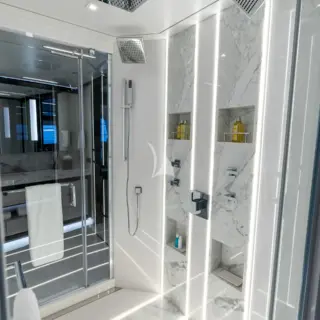 Master En-suite Shower