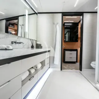 Master En-suite Head