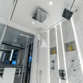 Master En-suite Shower