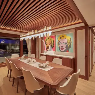 Dining salon