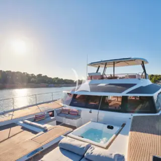 ALENA - Front deck and jaccuzi