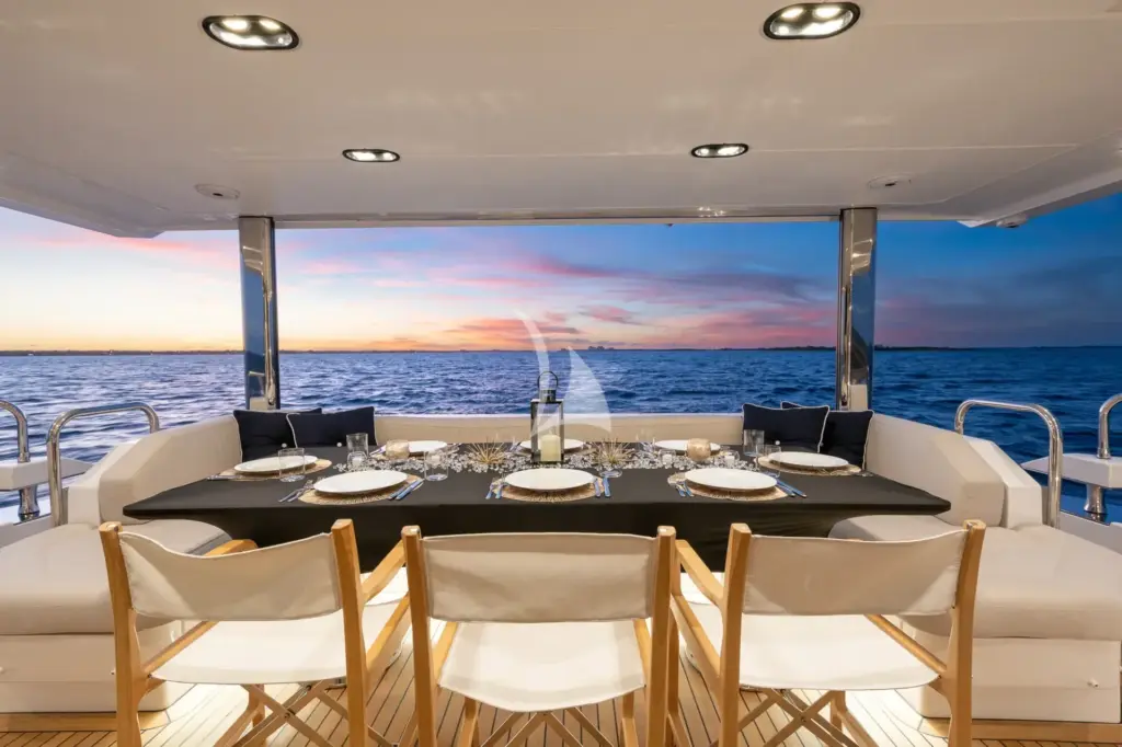 SEA OWL 87' - Aft Deck Dining