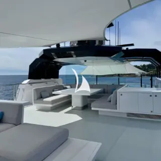 Sun deck dining area