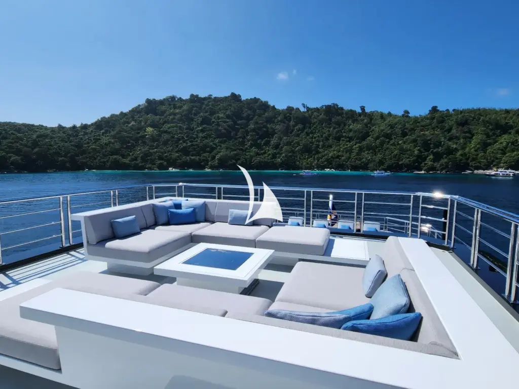 WANDERLUST - Sun deck aft