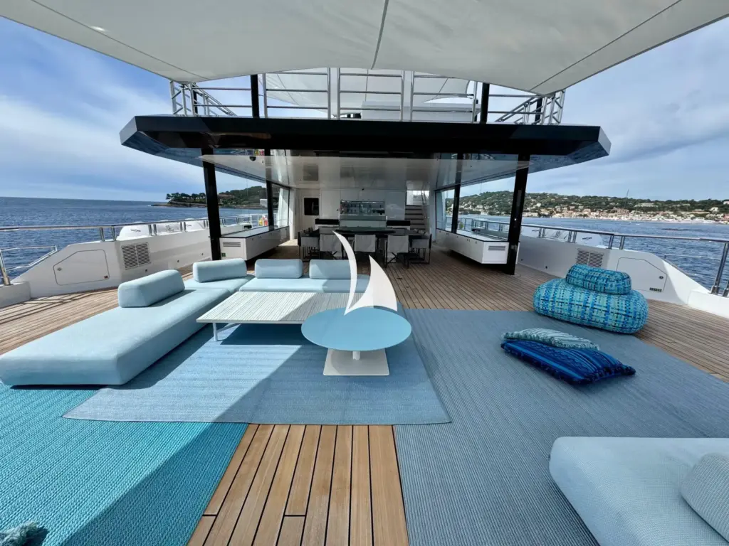 WANDERLUST - Bridge deck aft