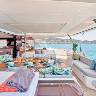 PIXIE - Aft dining area