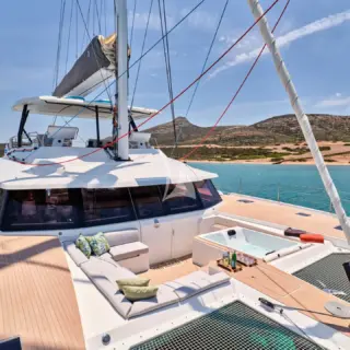Fore deck seating and Jacuzzi area